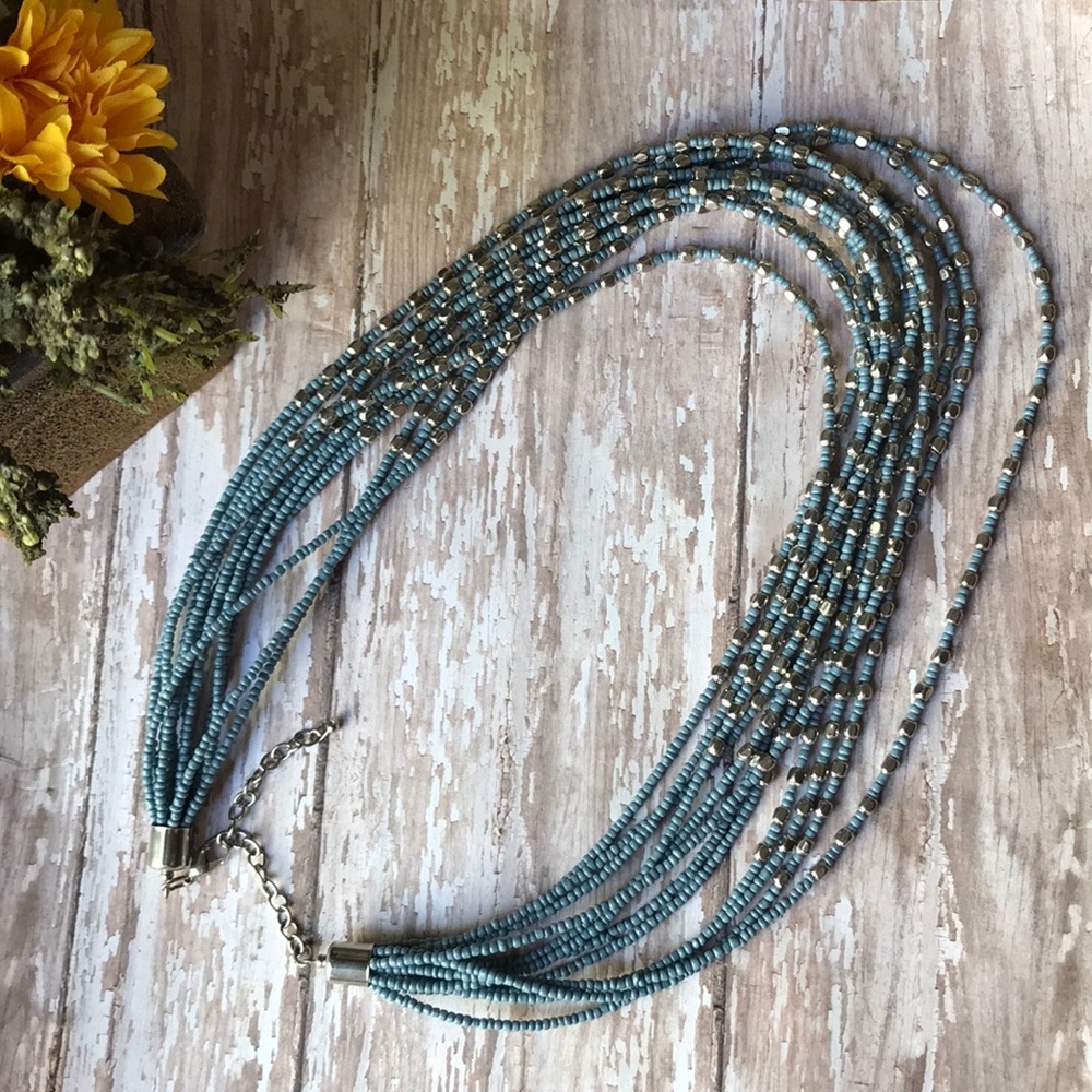 Gorgeous tier blue/silver necklace.